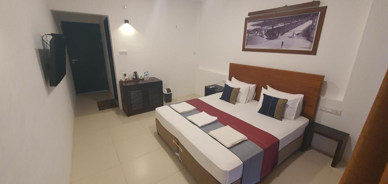Hotel Kandyan View Bagian luar foto